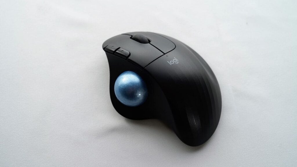Logicoolトラックボールマウス M575Sの正面