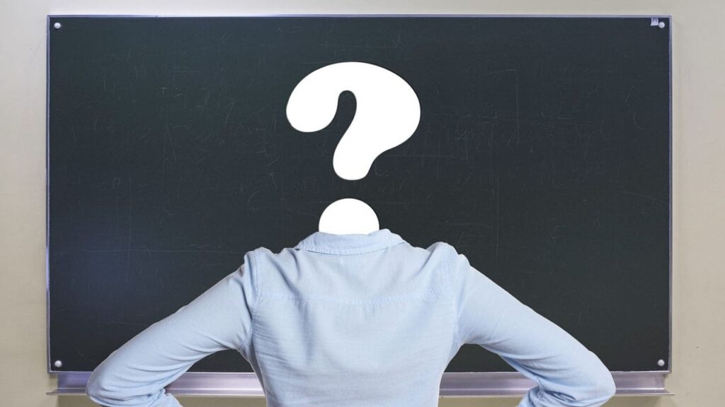 旗門を持っている疑問を持っている人