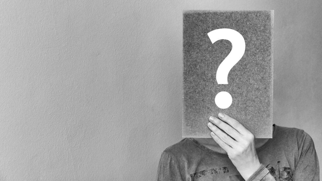 疑問を持っている人